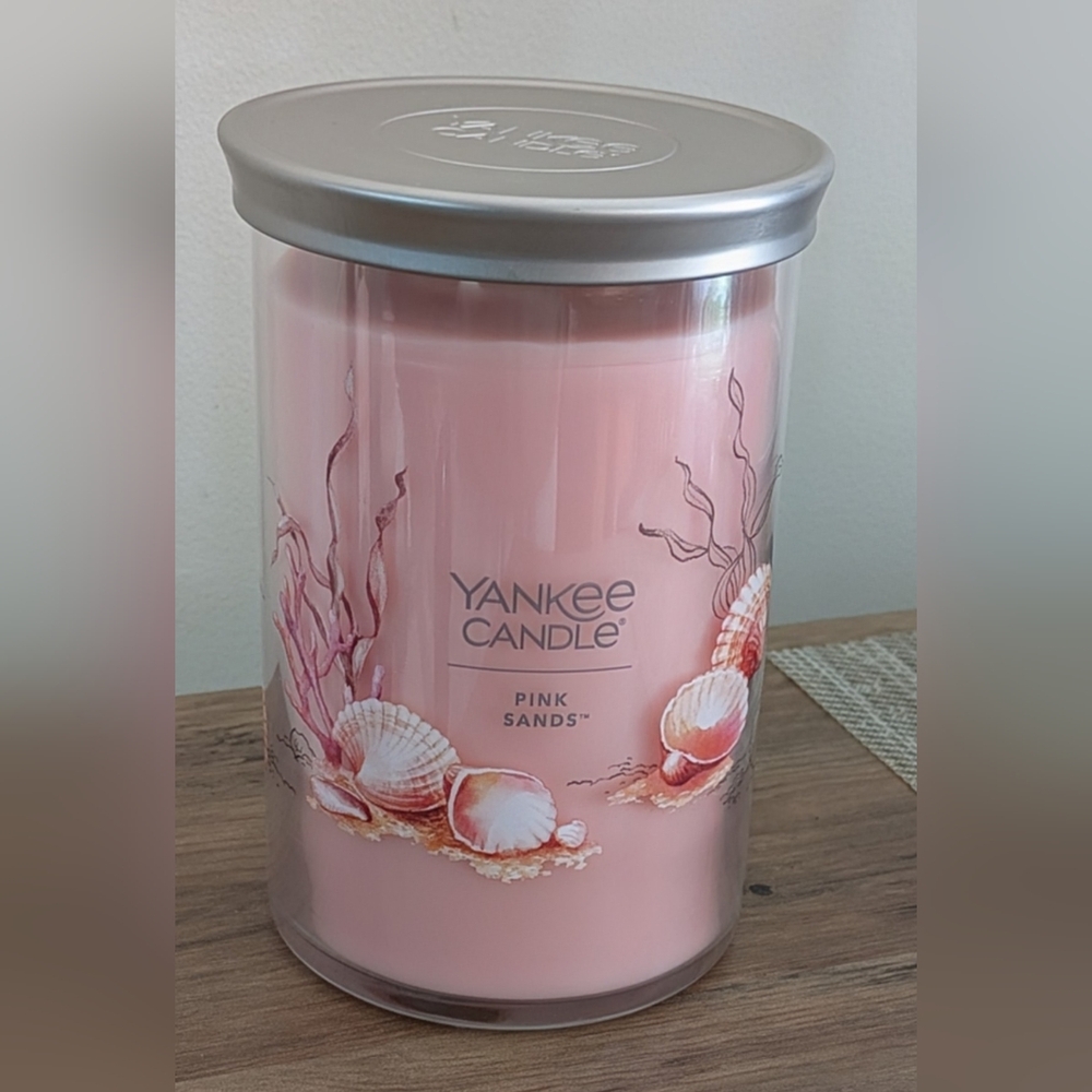 Yankee Candle Pink Sands with Seashell Design